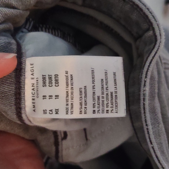 EUC American Eagle jeans size 18 short. - Picture 3 of 4